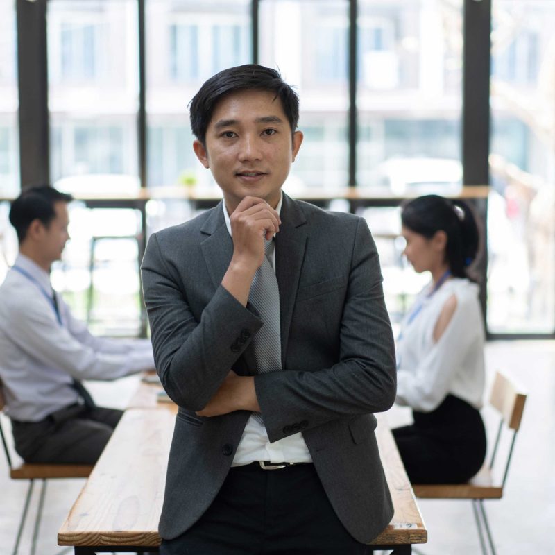 professional-businessman-standing-in-the-meeting-r-2023-05-30-09-46-59-utc